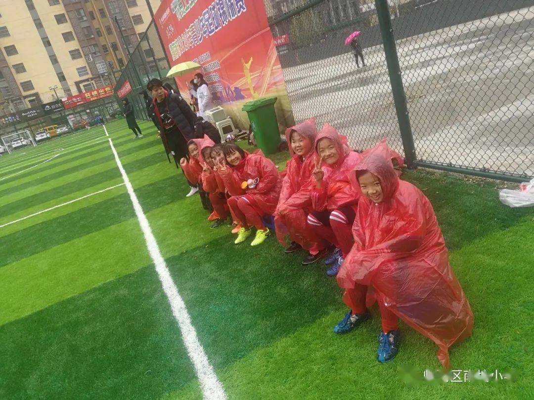 YABO-电竞小组赛掀起高潮，滇池旋风队淘汰对手剑门麒麟队，战至最后一刻——赛后更衣室沸腾的简单介绍