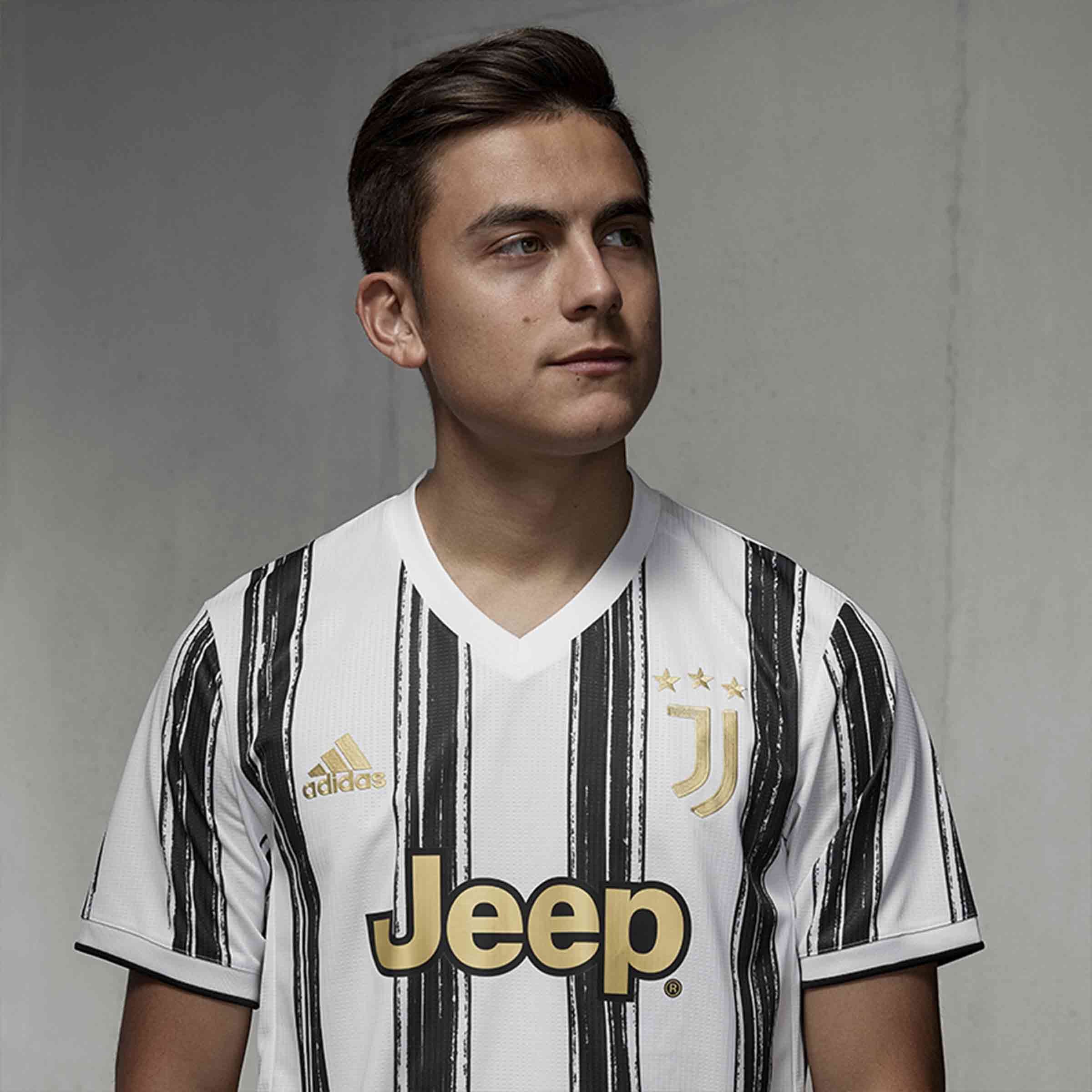 亚博体育-詹姆斯在尤文图斯比赛中夺冠，持续失利引发热议！比赛高潮迭起的简单介绍