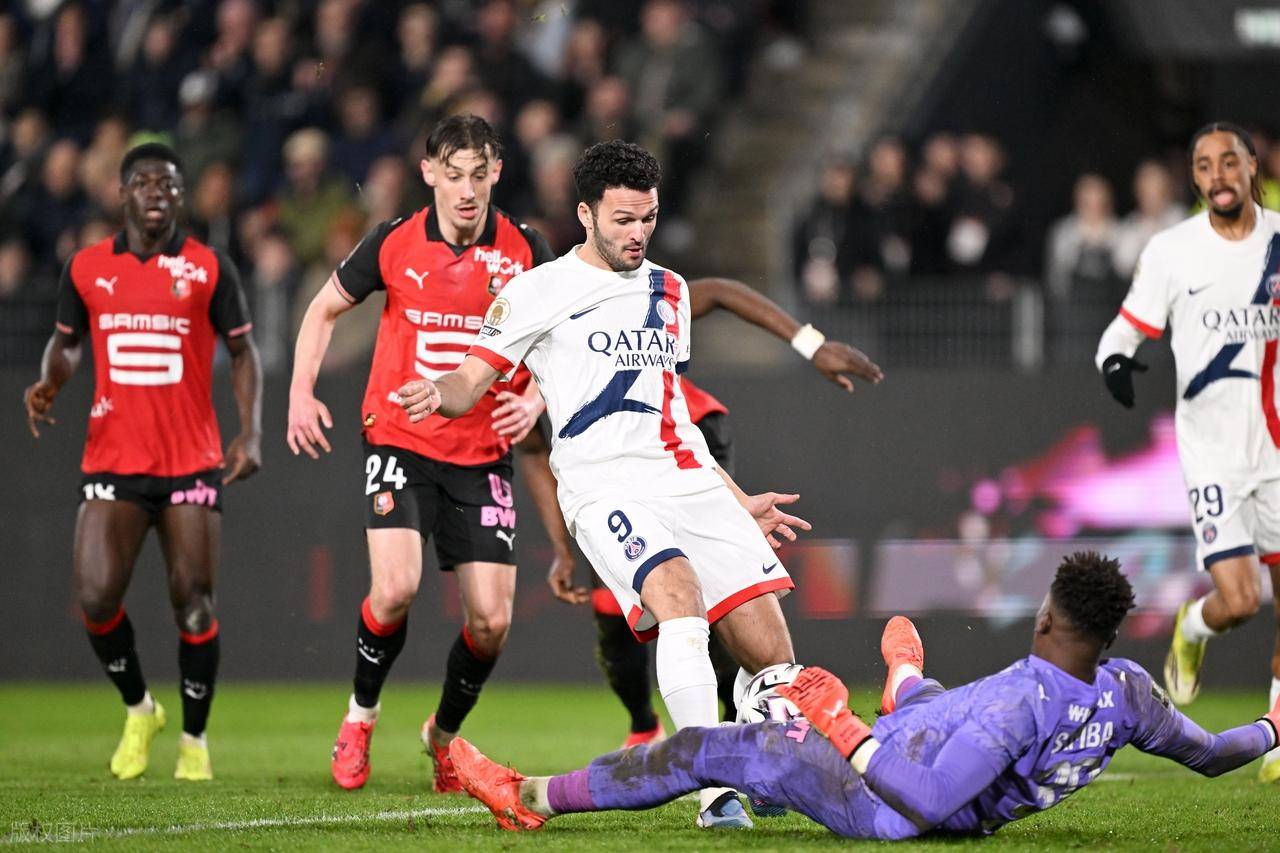 亚博-关于西亚卡姆爆冷击败巴黎圣日耳曼，出色防守引爆全场！的信息